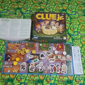 2005 Clue Jr. The Case of the Missing Cake Board Game Family Children Mystery